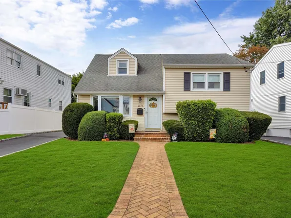 2172 Fir Street, Wantagh, NY 11793