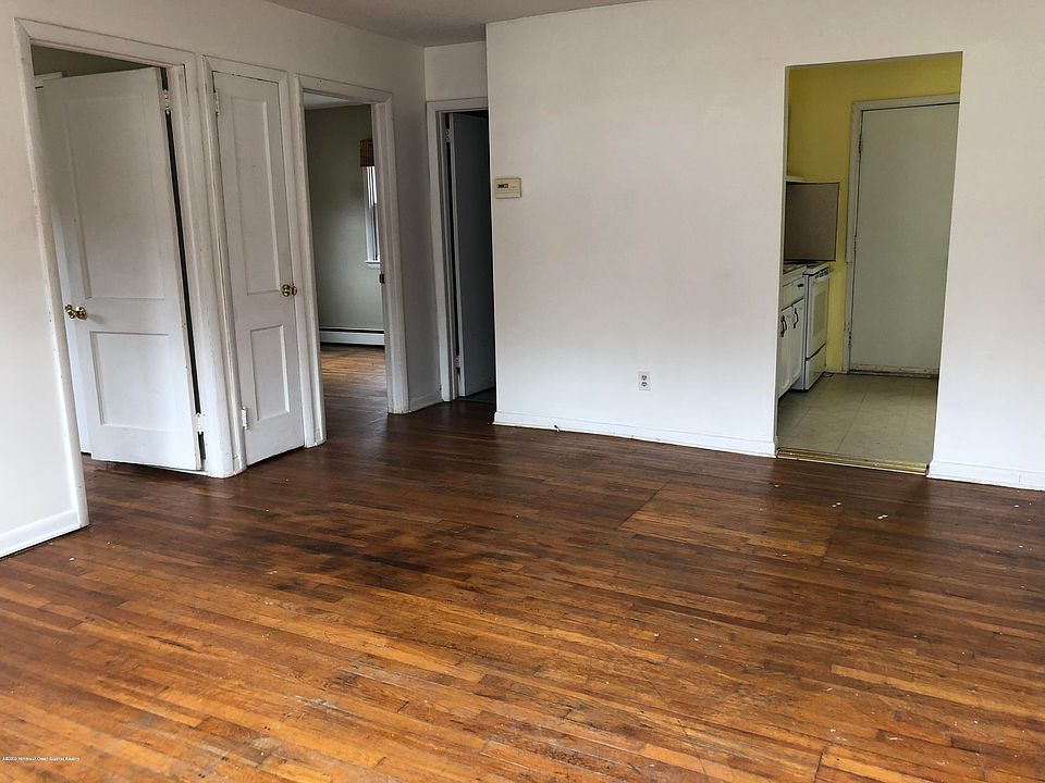 1st image of 42 Story St