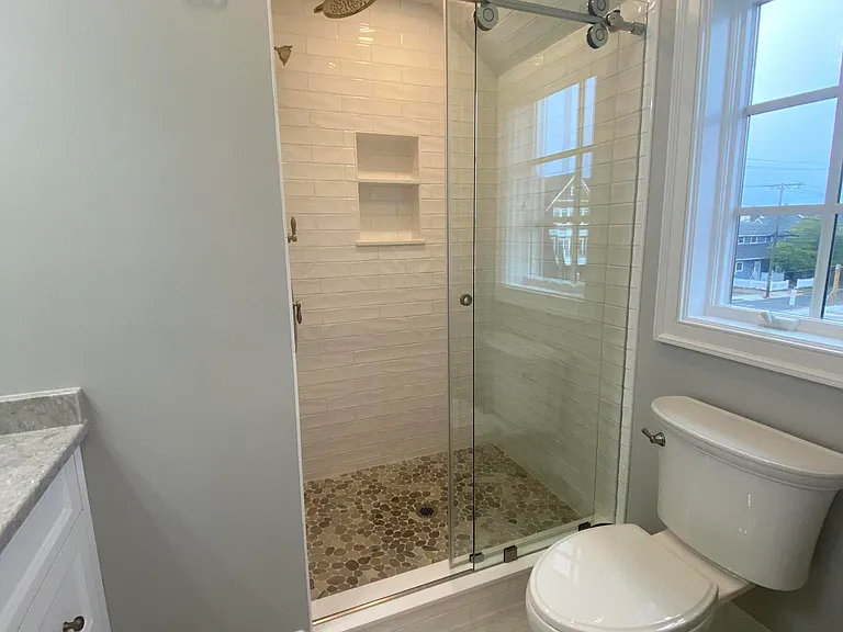 410 Lake Ave — Photo 9