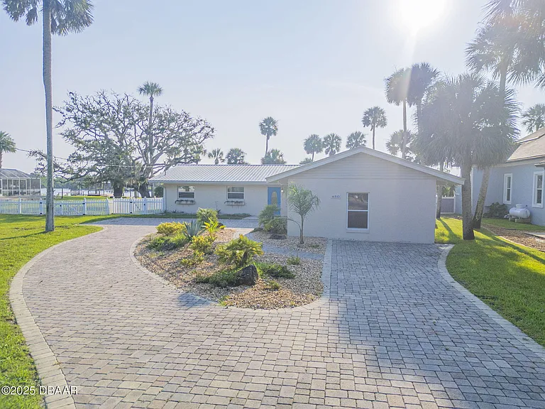 450 Lambert Ave — Photo 37