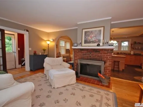 (undisclosed Address), Huntington, NY 11743