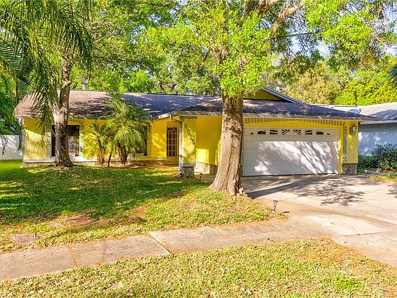 3rd image of 6819 Circlecreek Dr