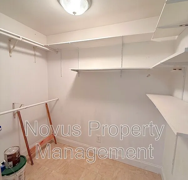 100 W Greenwood Dr — Photo 15