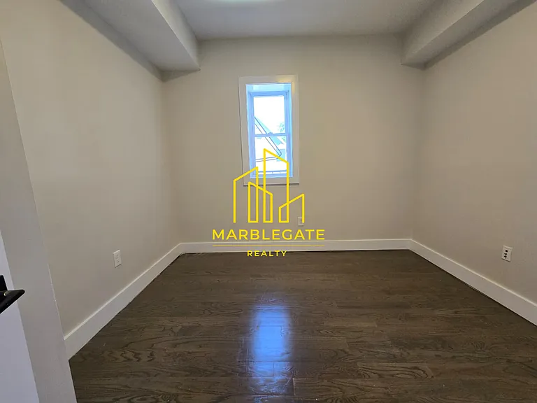 535 Hawthorne Ave #2033 — Photo 2