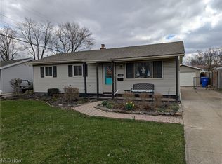 6483 Edgehurst Dr, Brookpark, OH
