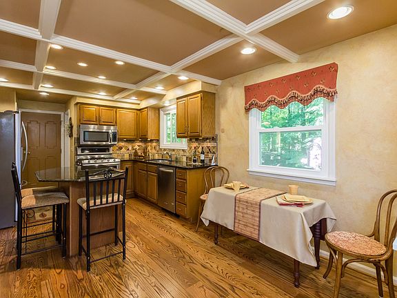 5th image of 59 Shadowmoor Dr