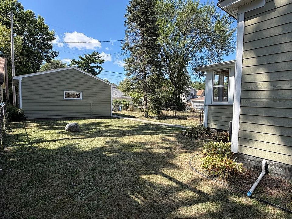 2nd image of 2955 Queen Ave N