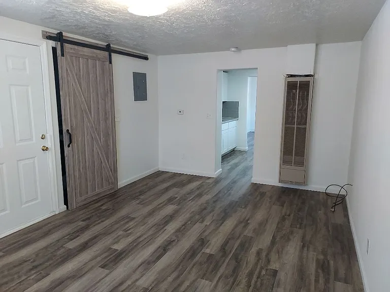 228 Vermont St NE — Photo 5