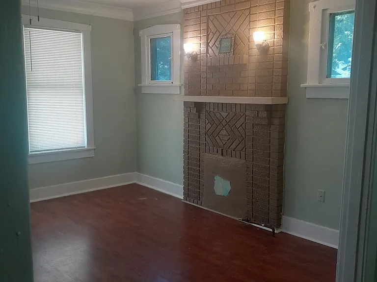 933 S McLean Blvd — Photo 2