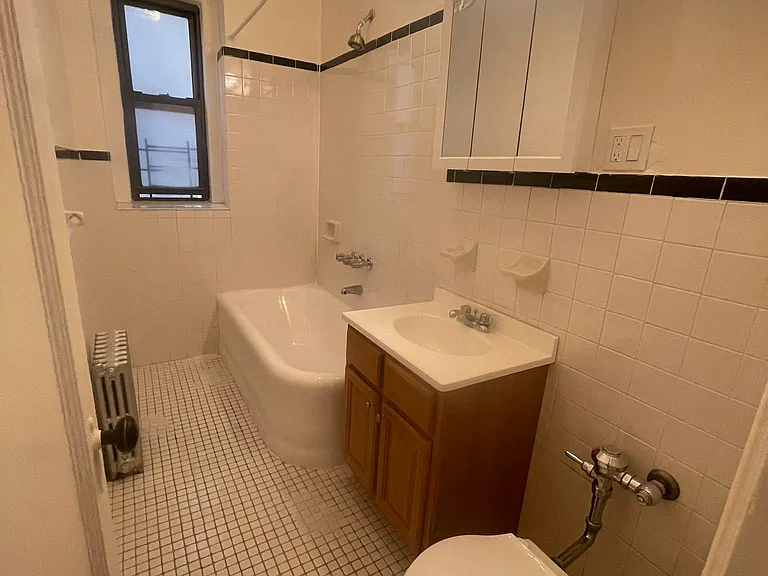28-28 35th St #1G — Photo 4