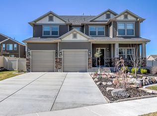 1723 NW 104th St, Clive, IA 50325