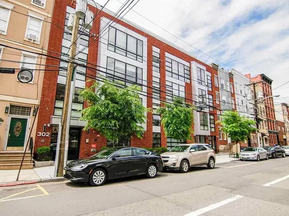 302 Monroe Street image 1 of 14