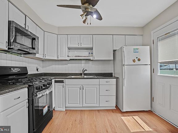 5th image of 3307 Wild Cherry Rd