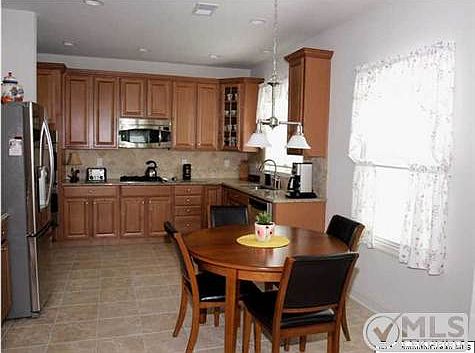 5th image of 10 Fair Haven Way