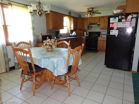 KITCHEN - DINING ROOM