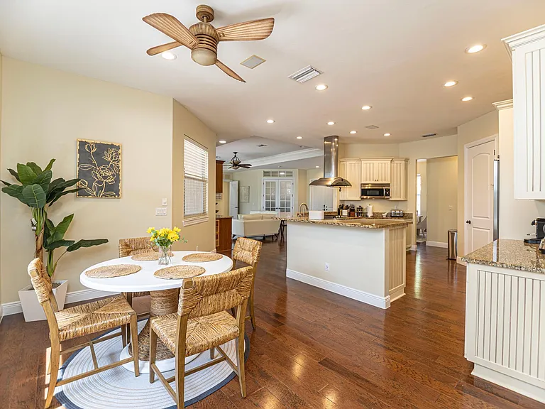 403 Palm River Blvd — Photo 10