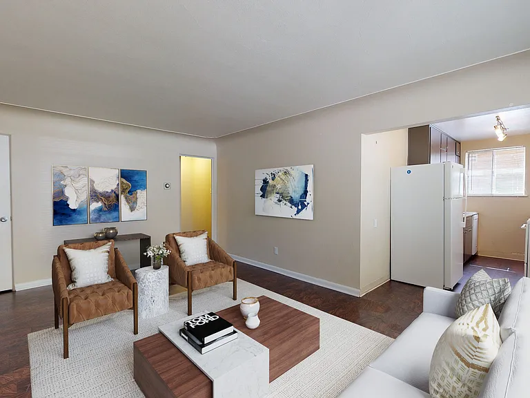 Admiral Apartments — Photo 11