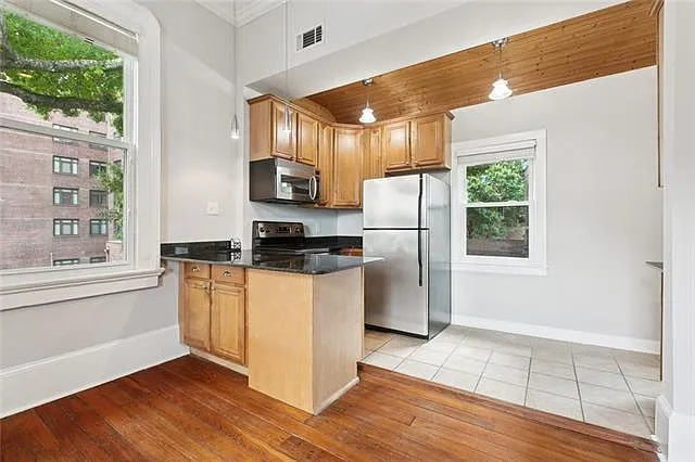 2222 Carondelet St #D — Photo 6