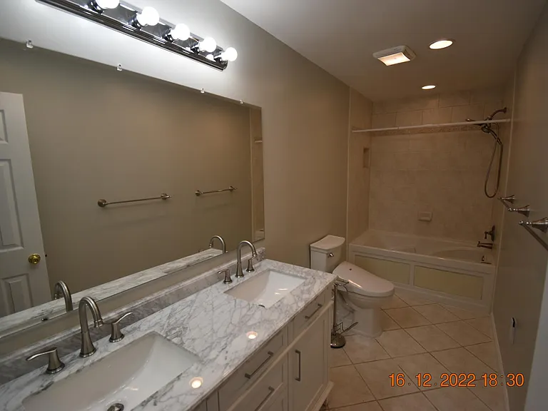 Master bed room bath