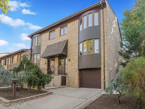 98 Dogwood Ln, Staten Island, NY 10305