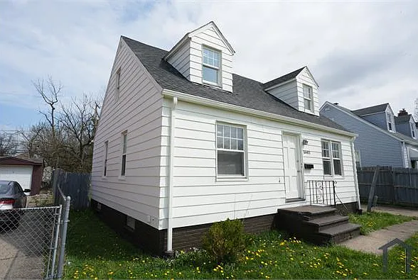 16401 Lotus Dr — Photo 2