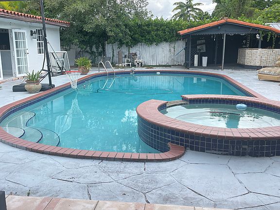 2nd image of 1525 SW 76th Ave