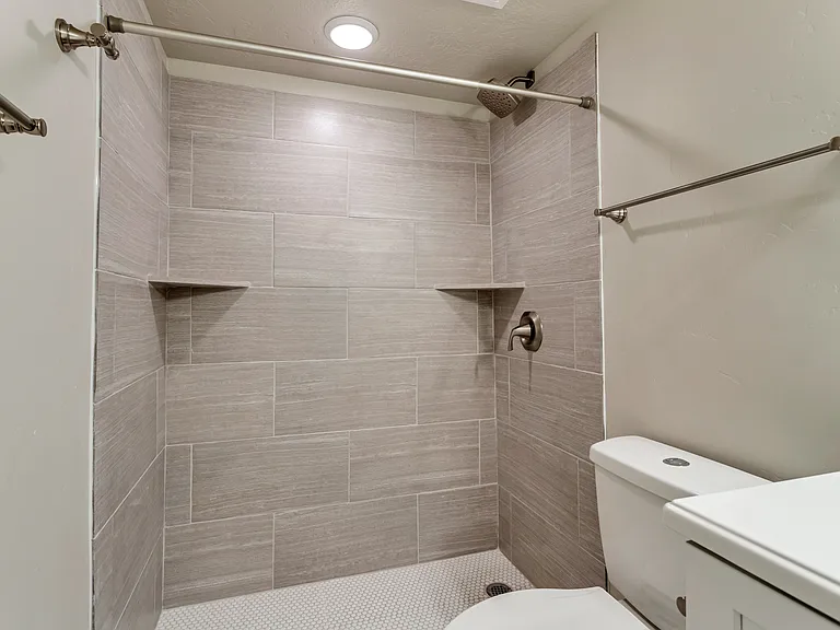 808 S 1710 E — Photo 16