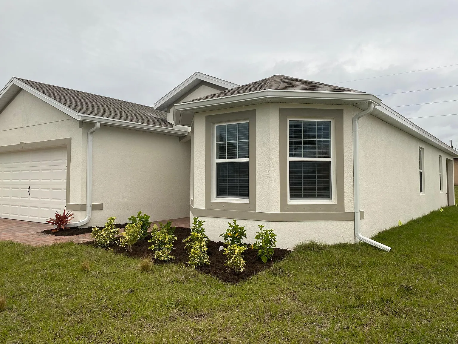 3 bed, 1756 sqft, $1,995 — Photo 2