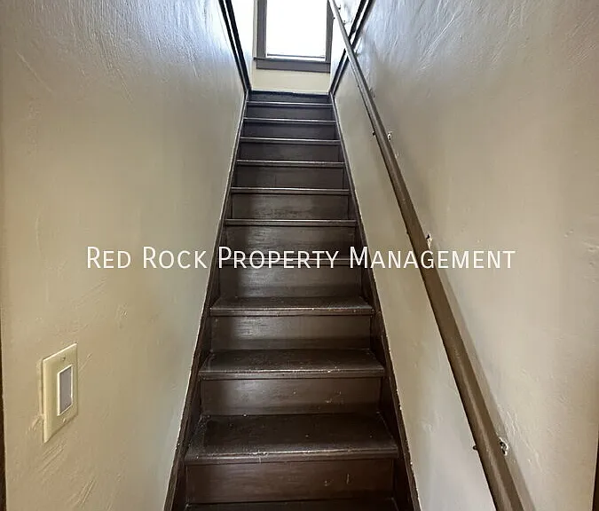 121 Hackett St — Photo 9