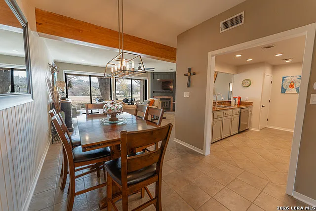 3 bed, 3.0 bath, 2340 sqft, $2,700 — Photo 2