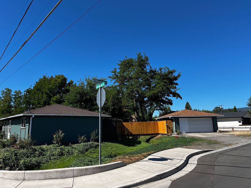 2nd image of 447 Grand Ave