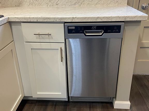 5th image of 905 Georgian Dr APT A