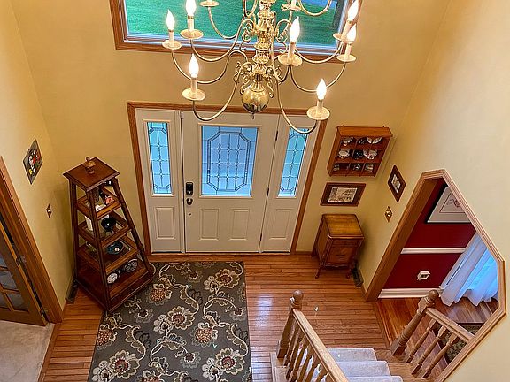 2nd image of 1140 Surrey Cir