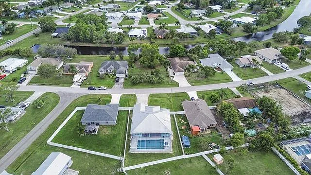 2420 SE Rock Springs Dr — Photo 7