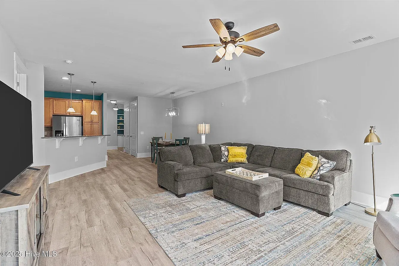 3 bed, 1800 sqft, $2,500 — Photo 1