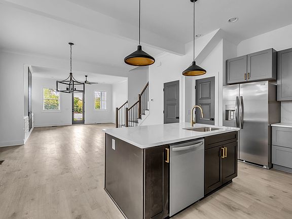 3rd image of 2110 11th Ave N #B