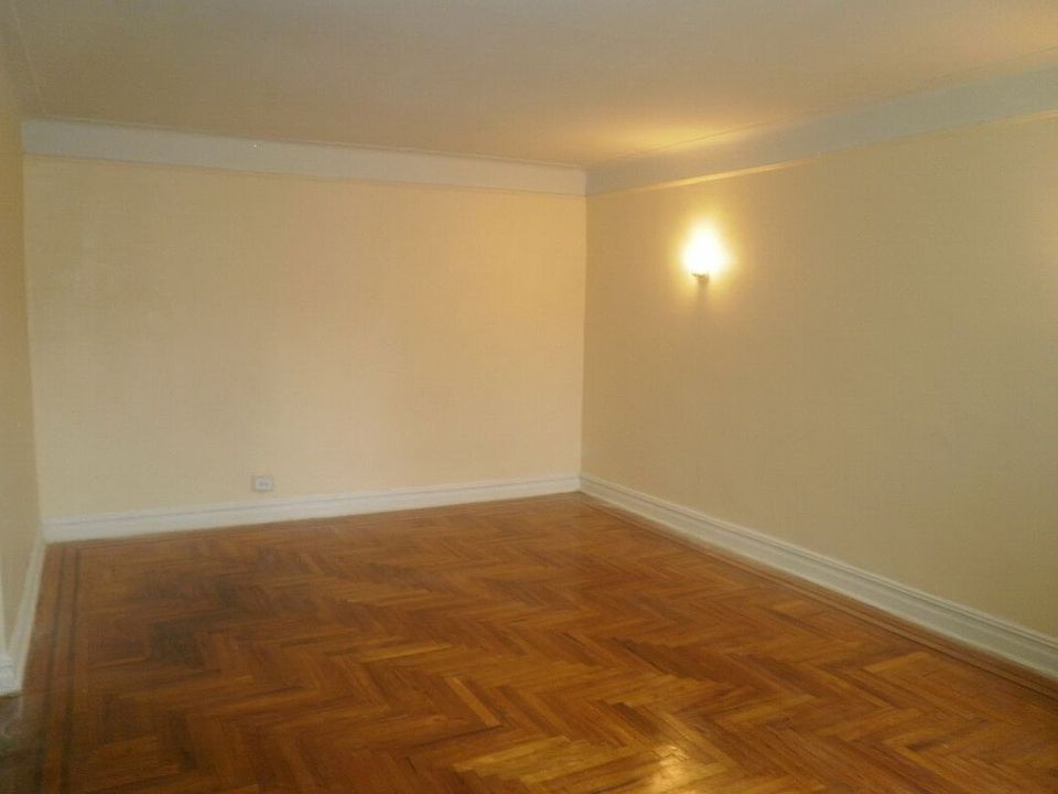2nd image of 31 E 31st St APT 4C