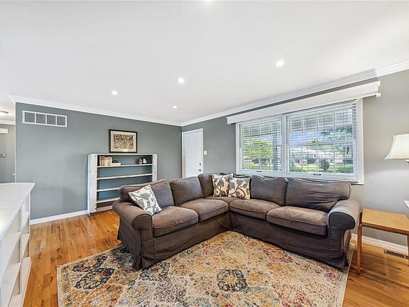 3rd image of 1556 Schulte Hill Dr