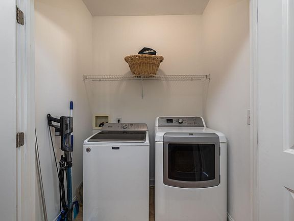 4th image of 390 Quick Silver Dr