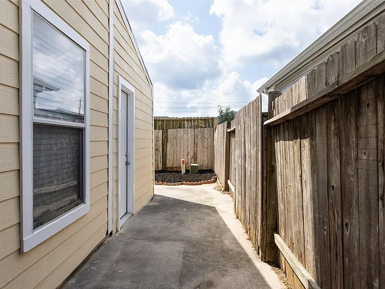 12827 Magenta Oaks Dr — Photo 22