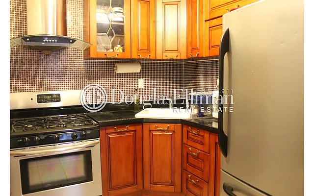 Rented by Douglas Elliman | media 31