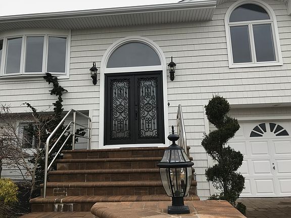 3rd image of 2989 Charlotte Dr