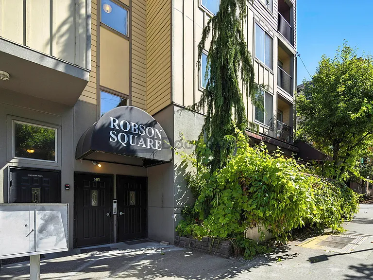 601 Summit Ave E #401 — Photo 2