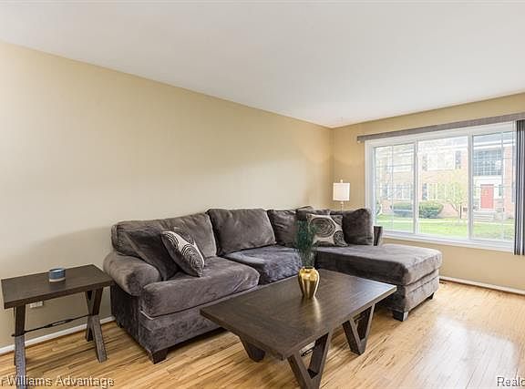 4th image of 32718 Grand River Ave #29