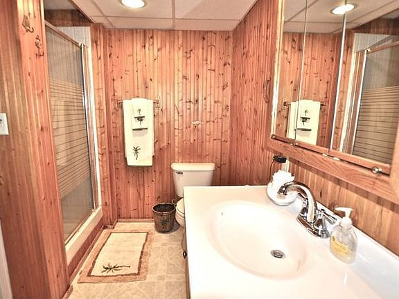 Stunning Bath with walk-in shower