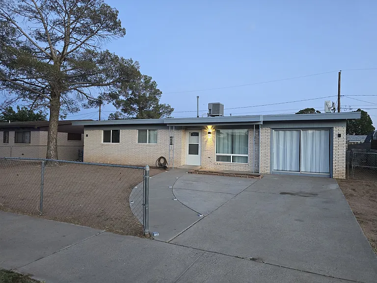 5828 Blackhawk Dr — Photo 2