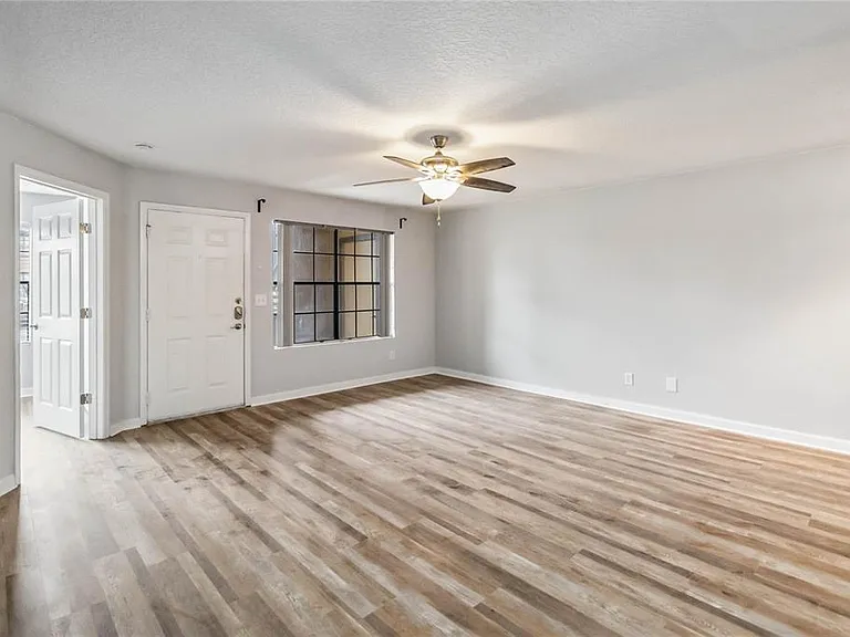 320 Black Oak Ct #107 — Photo 6