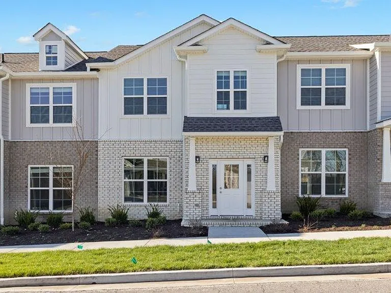 Stadium Townhomes — Photo 2