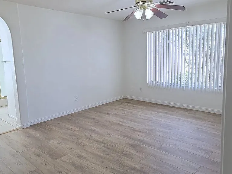 1022 Lone Pine River Ave — Photo 7
