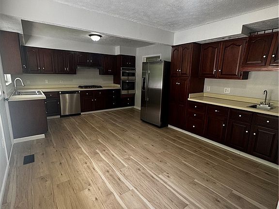 3rd image of 15398 Spruce River Rd